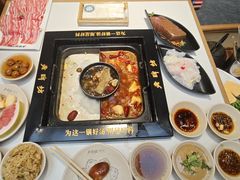 -老牌坊云南鱼豆花火锅(哈西万达店)