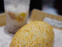 咸蛋黄芋泥包-喜茶(无锡荟聚中心店)