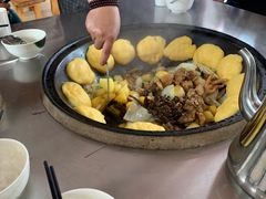 -粘豆包柴火铁锅炖