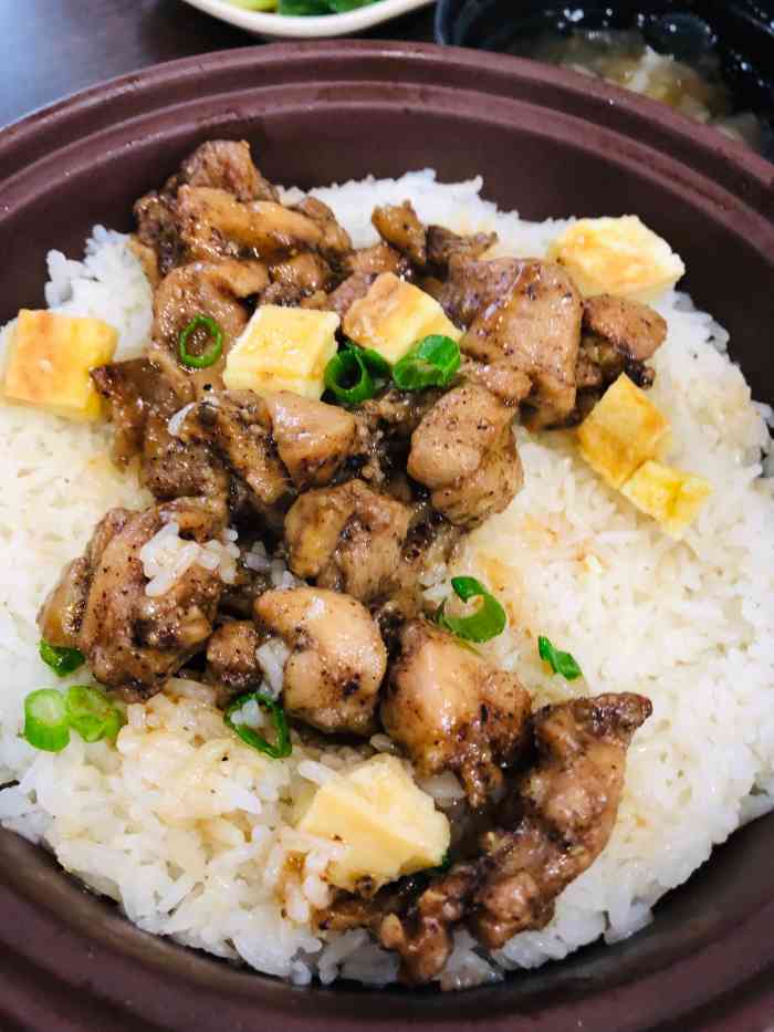 依立香饭(东建店)-"今天过了饭点的时间才到店的,所以人比较少.