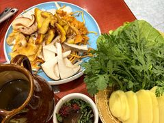 -菌之家·专业纯野生菌火锅·特色炒菌
