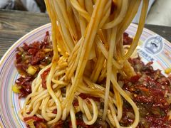 -歹歹的加个面过油肉拌面