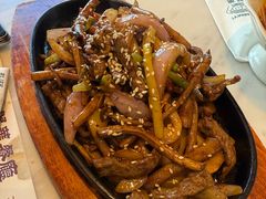 铁板茶树菇炒牛柳丝-翠华餐厅(百老汇店)