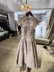 -月月婚纱礼服仓储店(王府井店)