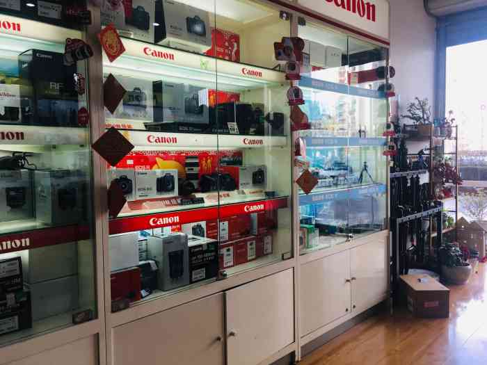 佳能数码相机专卖店-"这家店摄影器材相当丰富,只要跟照片,视频.