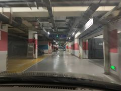 -爱琴海购物公园-地下停车场