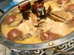 -老码头黑皮肘子锅包肉熏酱水饺(文政街店)