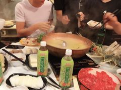 浓厚原只鸡煲花胶汤-鲜入围煮花胶鸡海鲜火锅