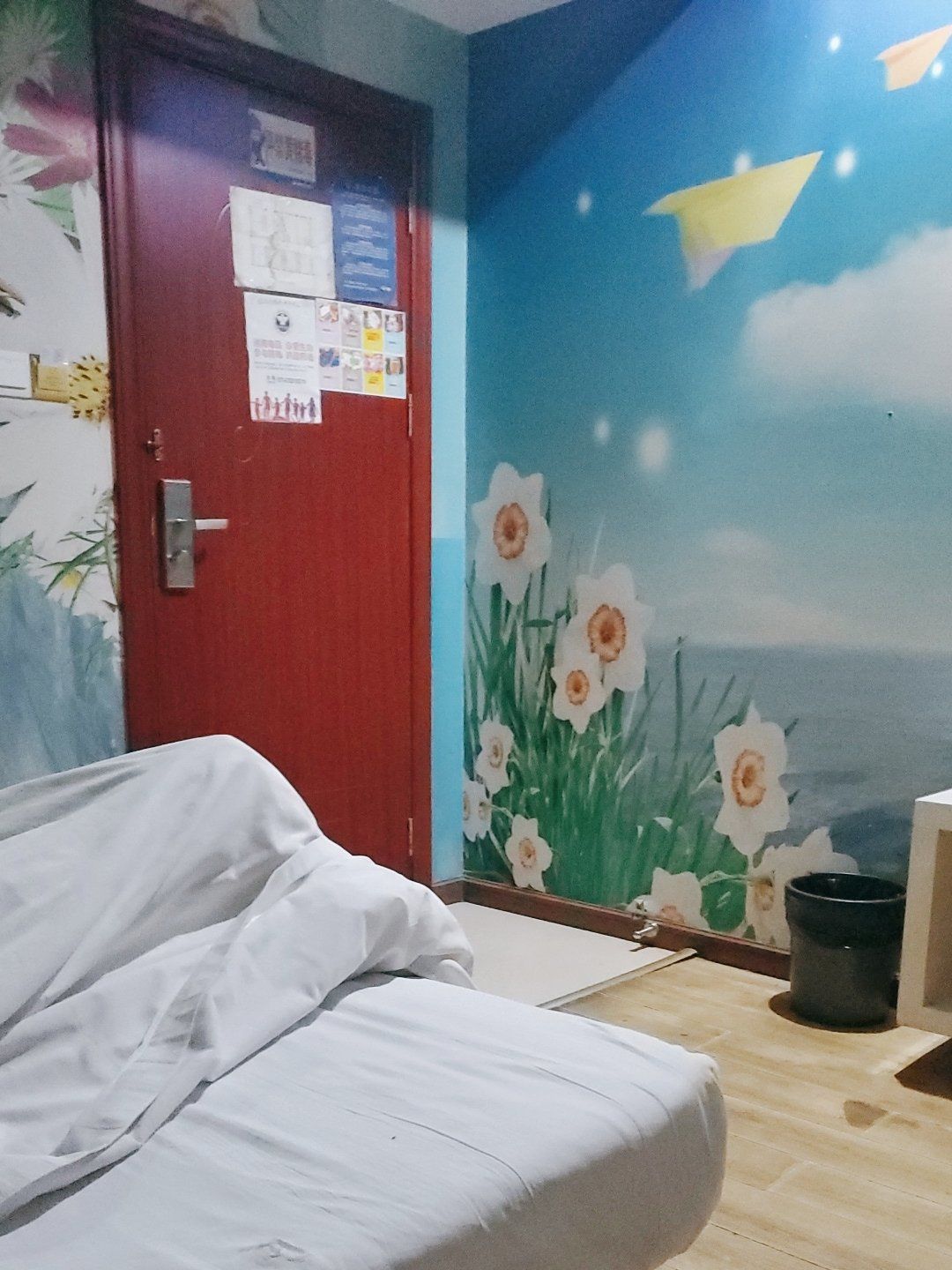 n酒店环境嘛就差点意思了,4楼没有电梯,房间