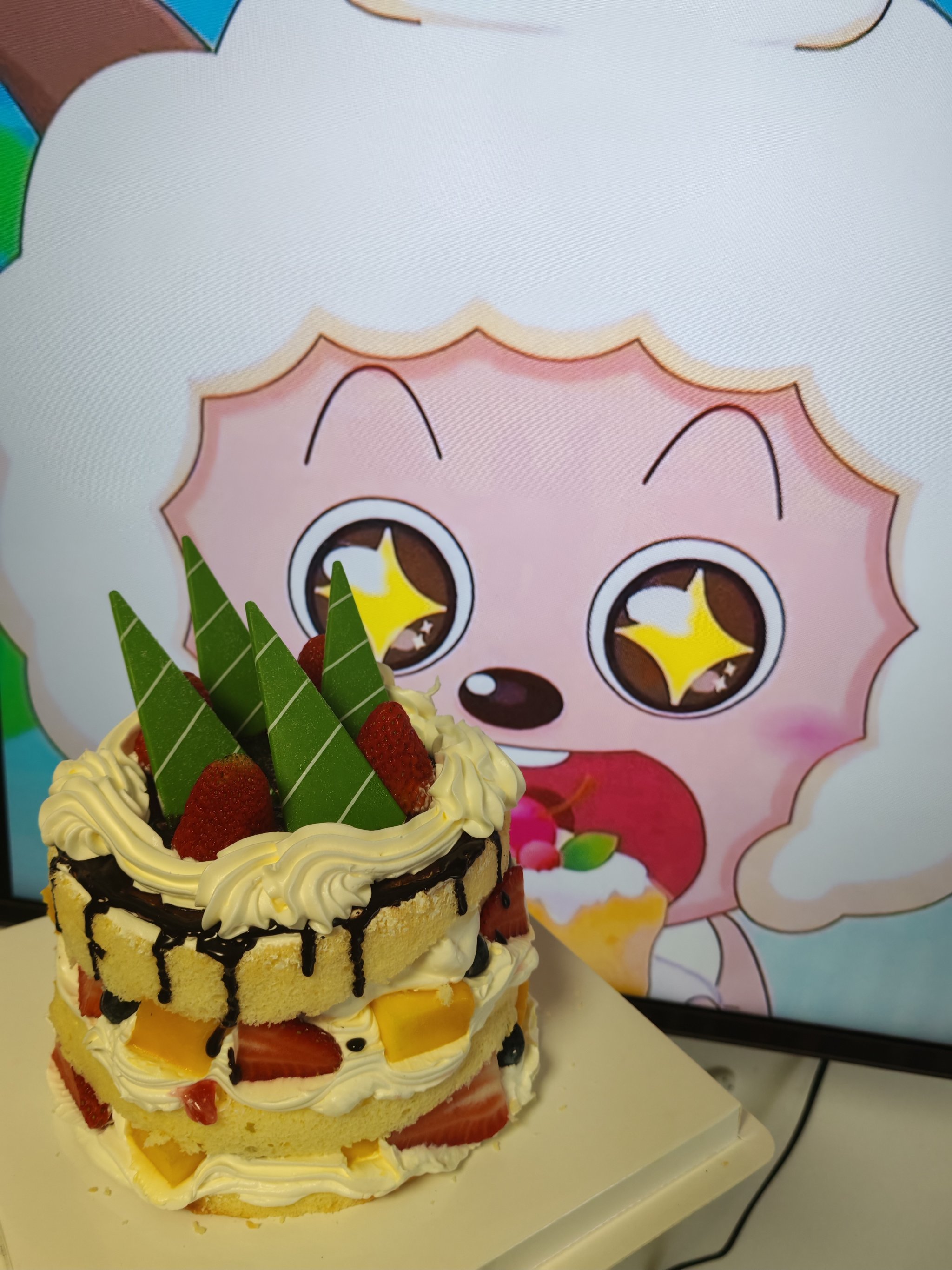 终于吃上了懒羊羊青草蛋糕!