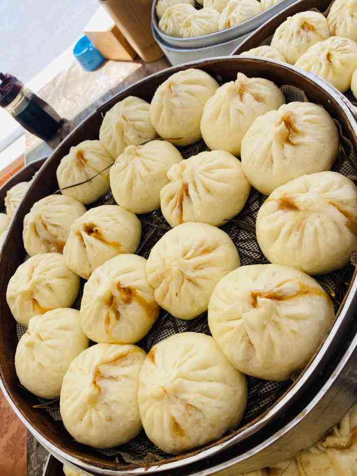 早客来松枝包子抻面-"隐秘在老社区的伊家店早餐时间人流很大 .