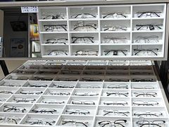 -MiRi眼镜连锁·蔡司·尼康控优点合作店(莘庄店)