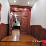 寸土寸金，所以酒店也是没办法，还是那么小