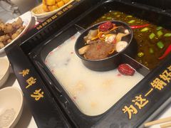 -老牌坊云南鱼豆花火锅(哈西万达店)