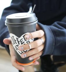 -悦指间美甲美睫