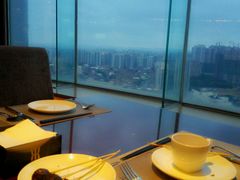 -荣誉国际酒店-云顶旋转餐厅