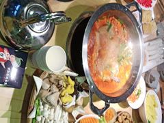 -野山舂·贵州现舂酸汤火锅(鸿通城店)