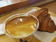 -天井·丑面包搭咖啡