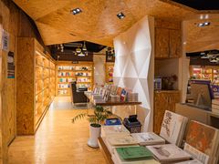 -新华里咖啡书吧(新华书店小寨店)