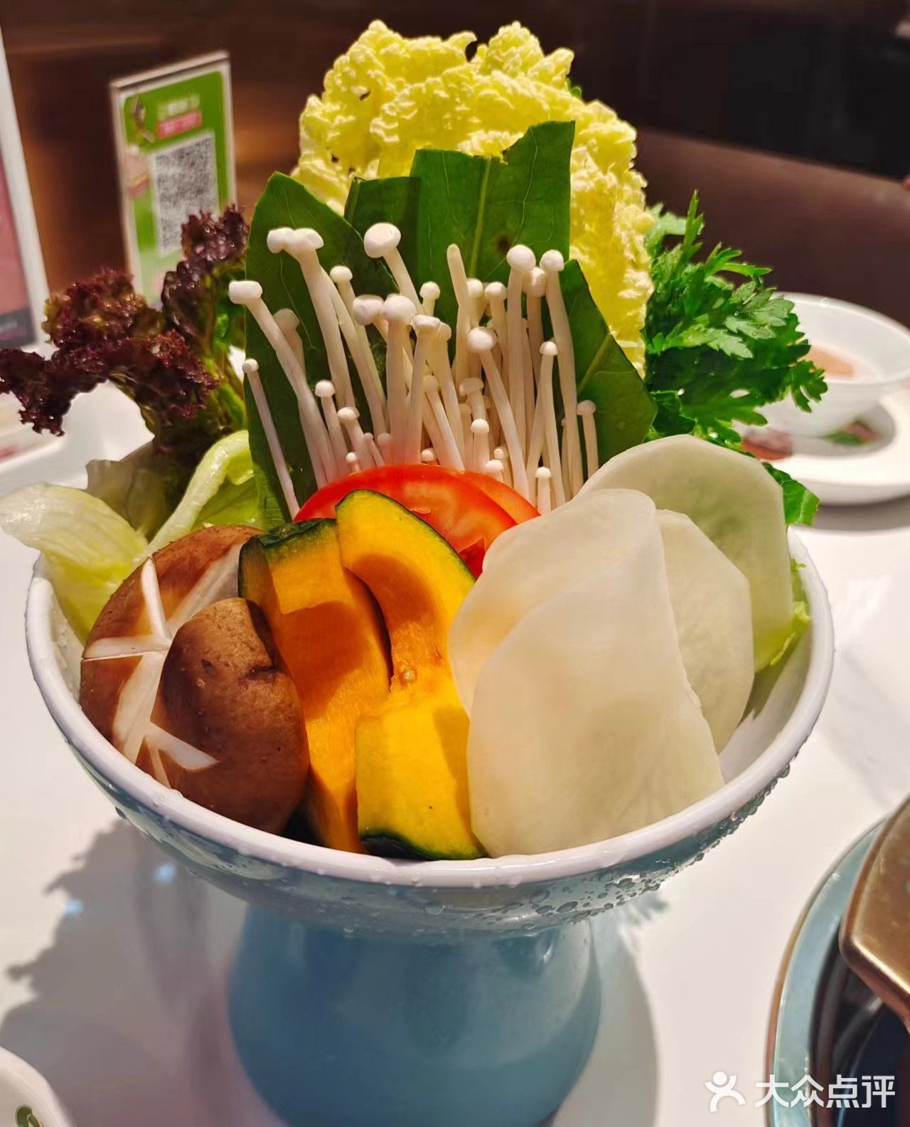 正宗的文昌鸡。汤底清甜，鸡肉嫩滑，入口满满的幸福感