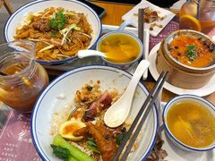 干炒牛河-彩虹站·香港烧腊茶餐厅