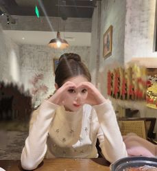 -onlygirl摄影美学馆高端定制(江滩店)