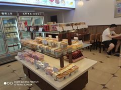 面包甜点陈列柜-红宝石·鲜奶小方·海派西点房(南丹店)