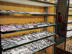 -优医视平价眼镜蔡司依视路折扣工厂店(十里堡店)