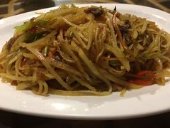 茄子鲊炒洋芋丝-醉云喃