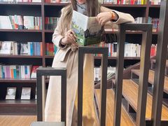 -钟书阁(松江泰晤士小镇店)