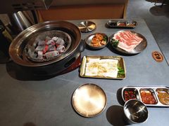 -围炉肉舍•炭烤活鳗•丹东海鲜烤肉(步行街店)