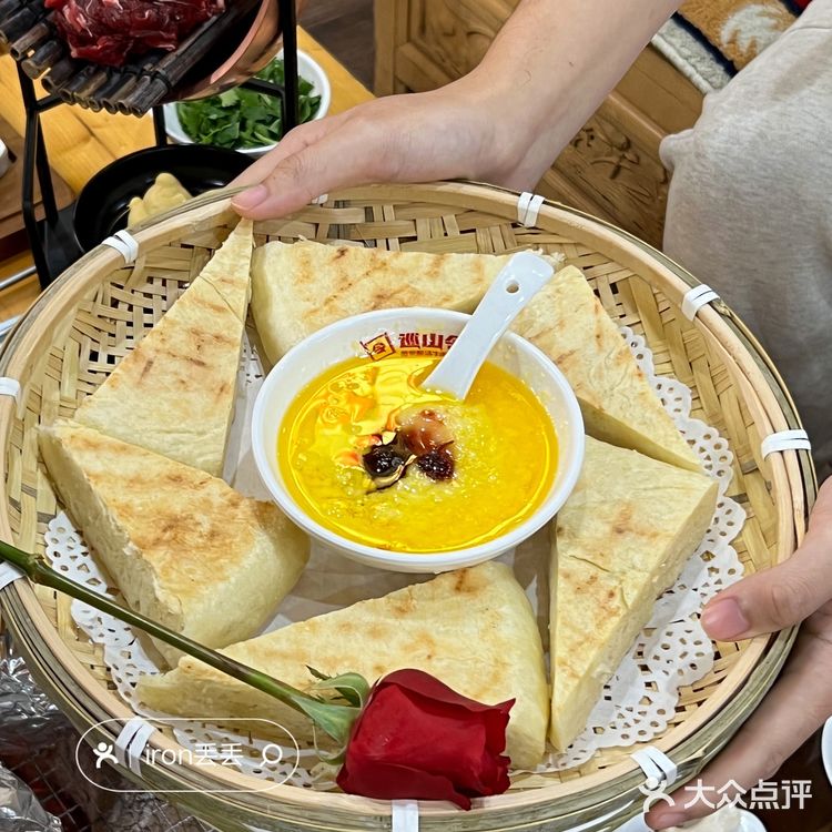 没想到在杭州喝到热乎乎的八宝青稞奶茶！！ 