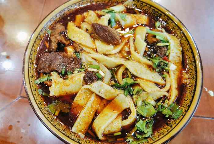 打分 早上专门导航来的 牛肉劲道  绿豆粉加了木姜子油后很好吃