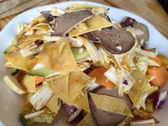 -三江鱼东北特色铁锅炖(骆驼店)