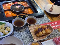 -老牌坊云南鱼豆花火锅(哈西万达店)