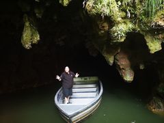 -怀托摩萤火虫洞