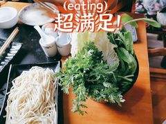 -果松木炭酸菜铜火锅·外婆参鸡汤