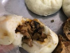 麻辣香菇鸡丁包-老陶包子铺(南大西南村店)