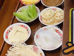 -沸炉重庆老火锅(军事博物馆店)