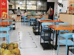 用餐区-老何家后安粉·糟粕醋海鲜火锅(三亚湾椰梦长廊店)