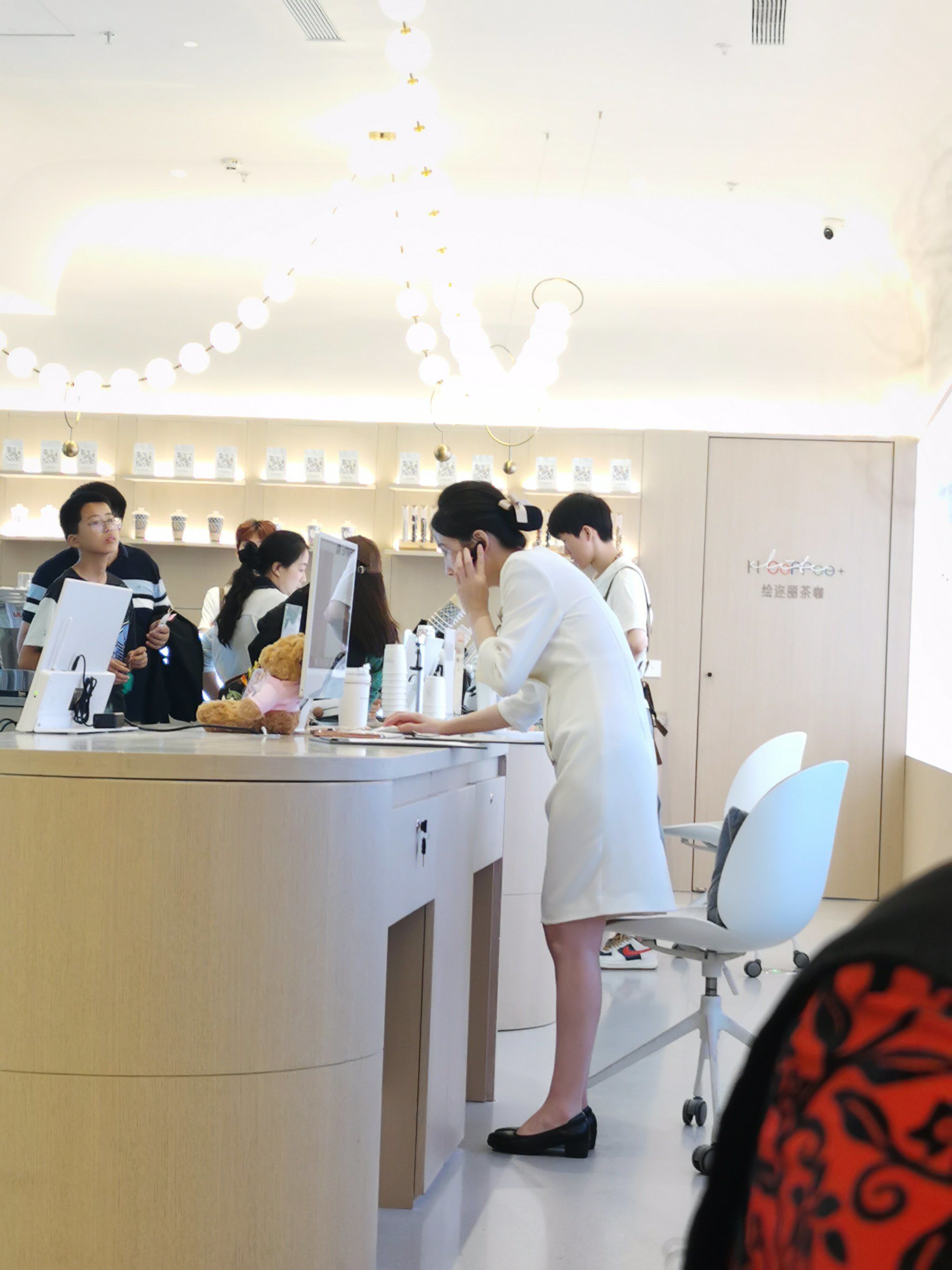 前台是一个美容院,整体的水平体现