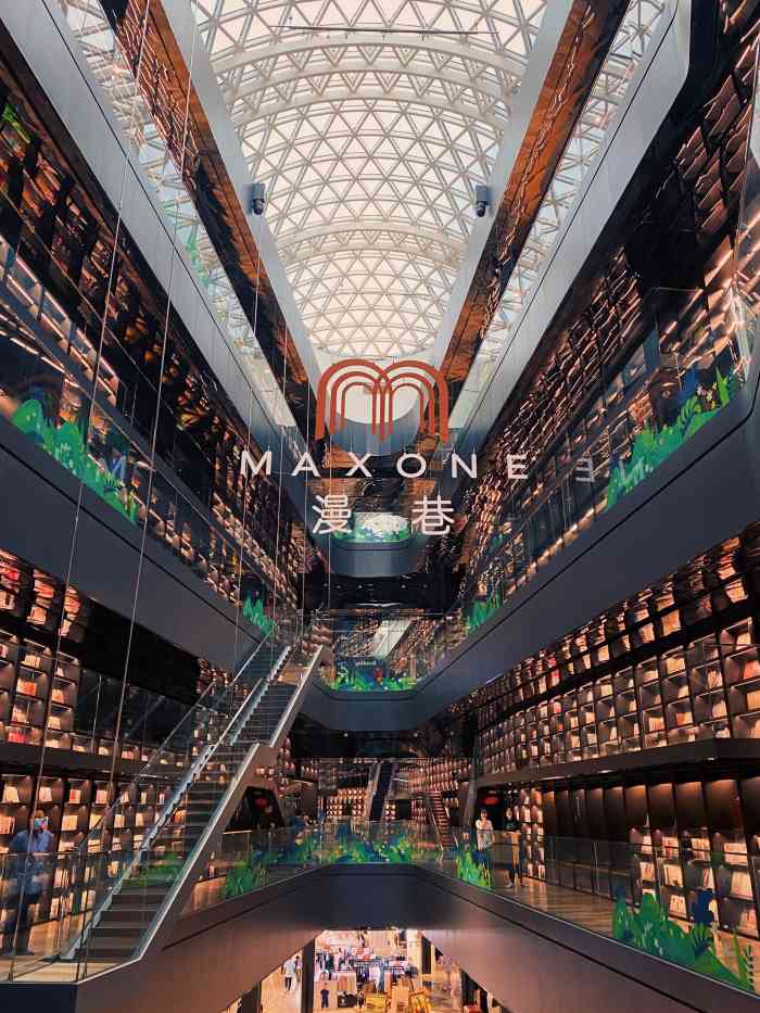 万邦书店(蓝海风店)-"设计风格非常不错的一家书店,以黑色金属搭.