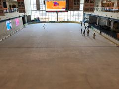 -冰纷万象滑冰场(赣州华润万象城店)