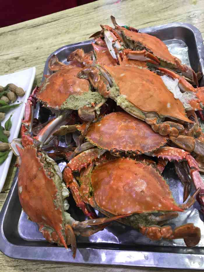 东沟海鲜-"东沟海鲜～小店看着其貌不扬,保证试试看的.