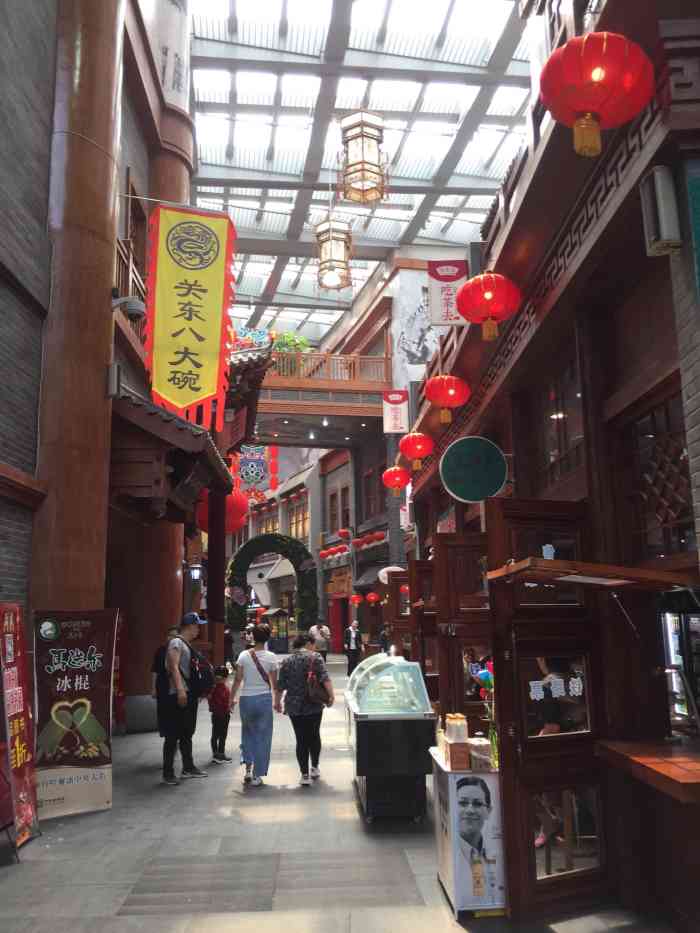 王府井购物中心坐落于哈尔滨市群力新区景江东路899号离关东古巷不远