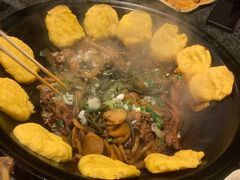农家笨公鸡-回忆以前铁锅炖鱼村(一部六号街店)
