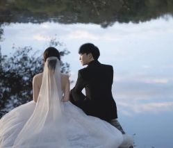 -雪中彩影婚纱摄影·微光艺术中心