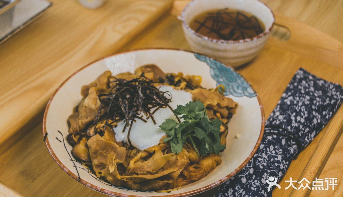 他是蓬松的，不油腻的，爽口的