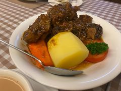 焖牛尾-船屋葡国餐厅
