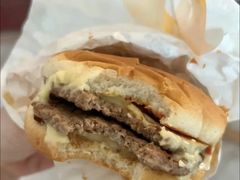 浓浓高达芝士双层吉士堡-麦当劳(龙湖北京大兴天街店)